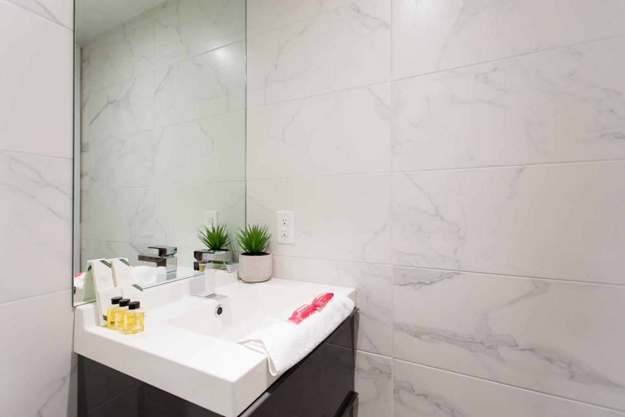 Blue Oasis Studio With Full Kitchen And Bath By Den Stays Montréal Dış mekan fotoğraf